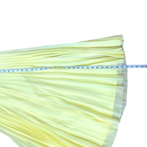 Asos Pleated Midi Skirt in Yellow - Picture 7 of 7